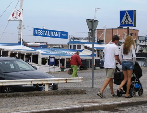 11. This old fishing boat has been converted into a floating restaurant... Beautiful...the scenery...!!