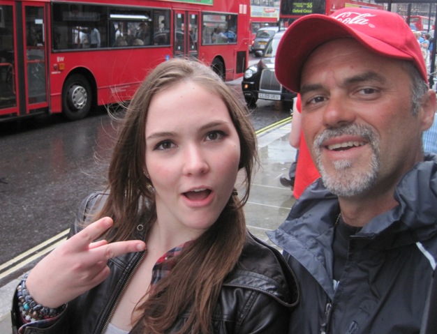 Kidding around on the wet streets... Robyn's laugh was still as infectious as I remebered it...