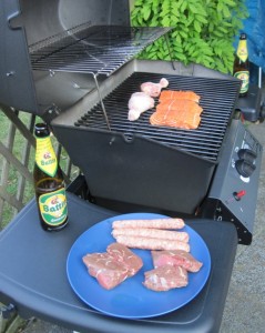 What more could a man want for dinner... Plenty of meat and Beer... Yeah, Baby...!!