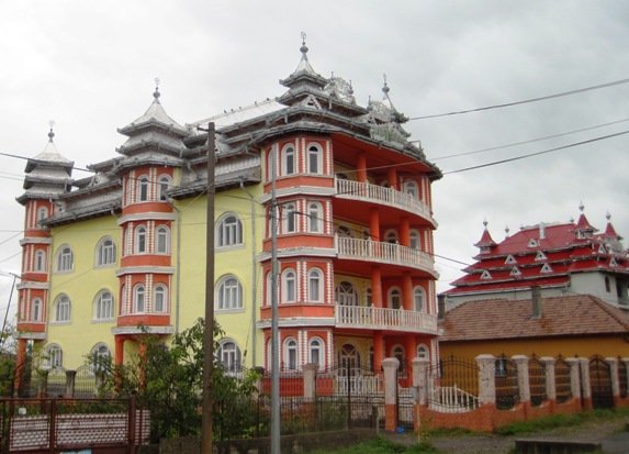 13. Weird designs on these houses in Huedin... Apparently, well-to-do Gypsies try to show their wealth by building these grand monstrosities...