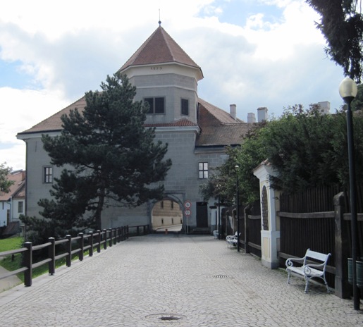 5. Despite the pole in the road indicating no vehicles should pass through this point, we once gain bent the rules a bit, riding directly into the main square...