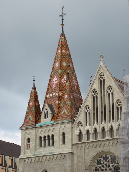 5. The roof of the Mattias Church is tiled in these striking patterns...