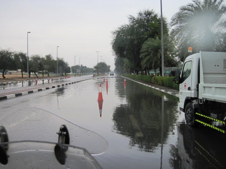 2. The streets of the city were flooded... Chaos...!!