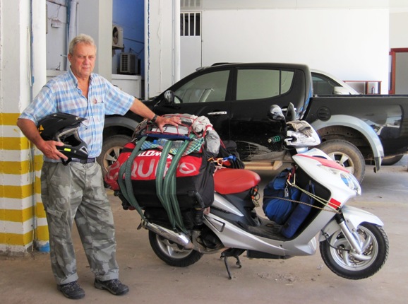 4. Willi gives us the Intrepid Mr. Hoover pose before heading off...