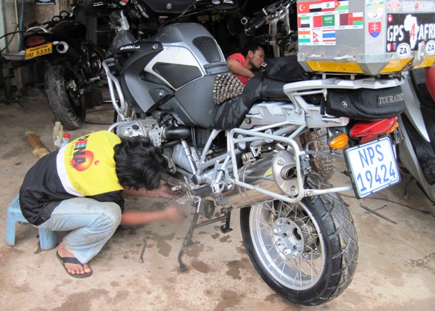 8. Then it was off to Fuark's for an oil change... Talk about spoiling...!1