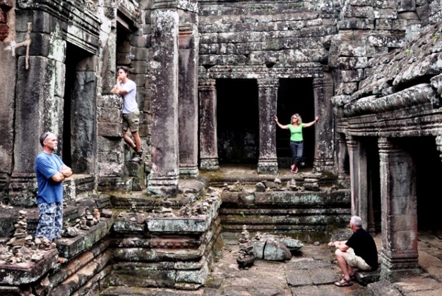 11. Posers Untited...!! Photo shoot in Angkor Wat