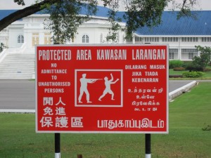 3. Walking around the Sultan's Palace is not without it's dangers...