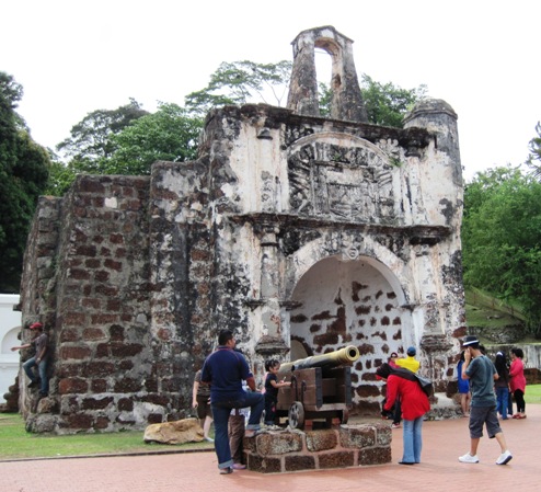 5. The remains of Porto do Santiago...