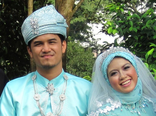 9. She put up with my banter good-naturedly... He wasn't so sure...!!