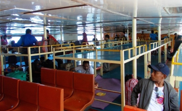 2. I chose to take up a few of the plastic bucker seats rather than be trapped on the sleeping platforms...