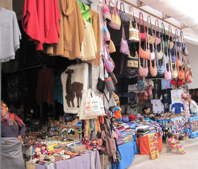 Our first stop was at a large arts and crafts market in the town of Ccarao, where we admired the handiwork of the local tradesmen...