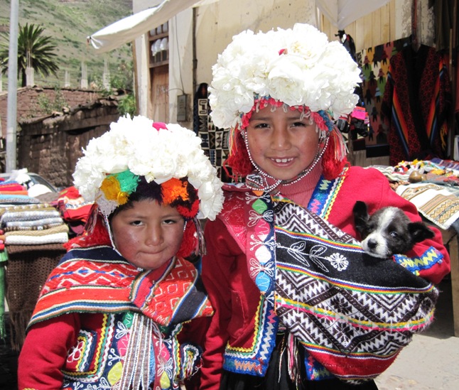 Peruvian girls in their traditional outfits... Photo: 1 Sole, about R3.00...!!