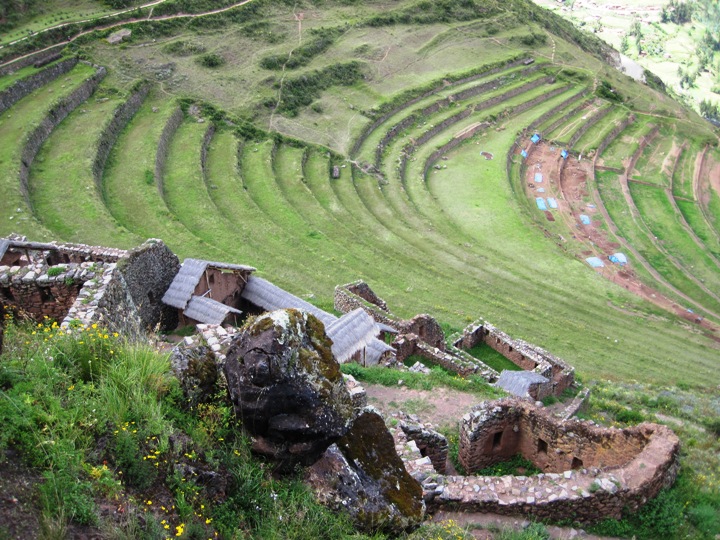 The ruins of Kallaqasa... The climb up here had me sweating bullets despite the cool temperature...!!