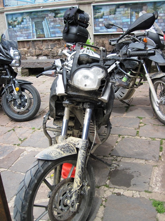 Looking much the worse for wear, this GS650 had been down a mountain...!!