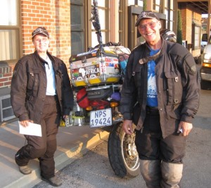 In Kansas City, I met Ken and Sandra, two long distance riders with very impressive credential... They were riding their 4th Four Corners epiic, where each of the four corners of the United States are ridden to in a single tour...!!