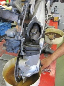 Although there was smudges of oil in the drive chamber, it was decided that it was probably "normal" considering that the unit had already covered almost 170 000 km up to this point...