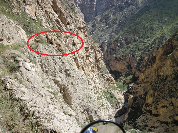 The scary Canon del Pato in northern Peru, where I can to grief for only the third time on my journey. It was the mud's fault....!!