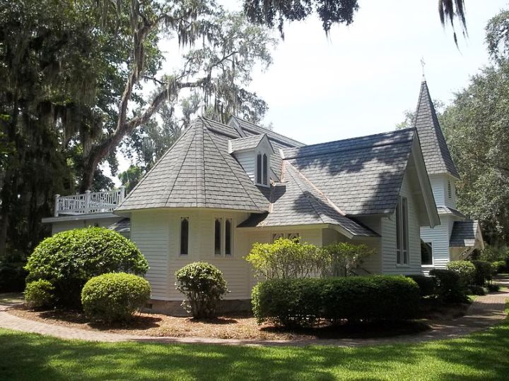 We wandered among the tombstones at the rear of the church, noting epitaphs that dated back several hundred years...