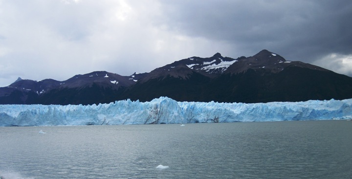 5. We fell silent as we drew closer ot the face of Perito Moreno... The beauty of it held us spellbound...!!