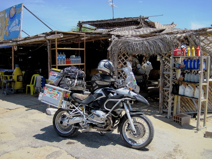 5. This place was advertised a "turisto" stop, but for the life of me, I could not see why a busload of tourists would want to spend any time here...!!