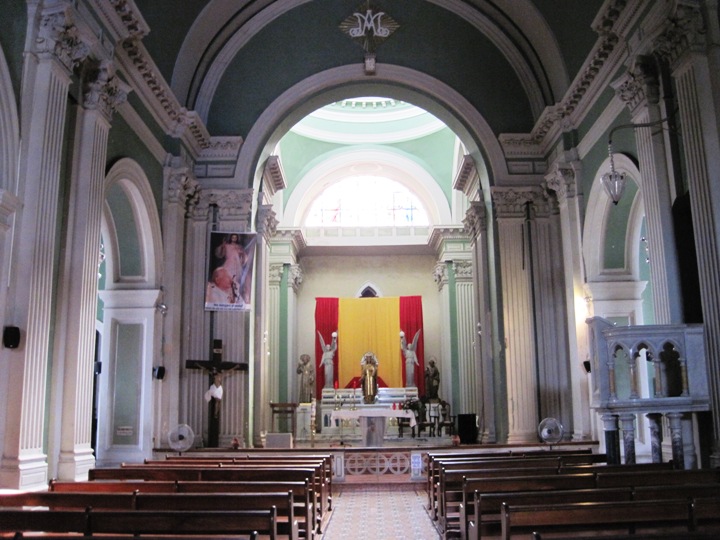 29. Looking towards the altar from the main gallery.... This church has that "something" about it... I sat in one of the pews near the back, and let my eyes wander over every little detail... I felt content and at peace...